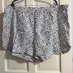 Old Navy Women’s Plus Blue and White Floral 100% Cotton Shorts Sz 3X